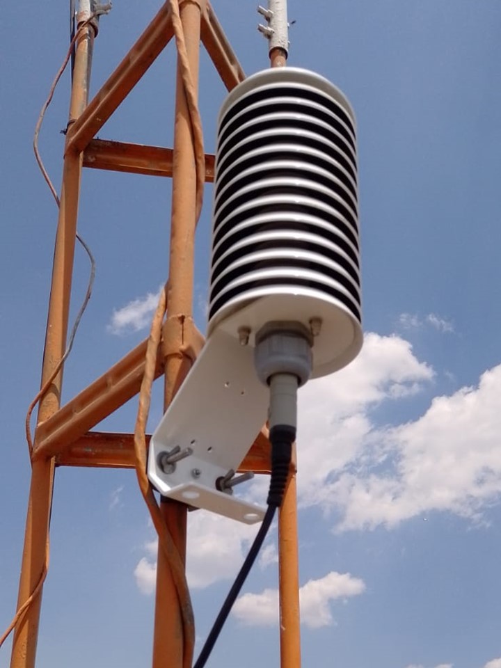 RUOA: Termohigrómetro con protector de radiación